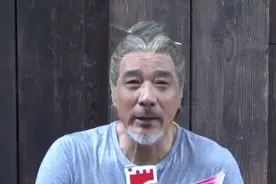 70高龄的大反派徐少强谈周星驰：我全身爆破 他还在旁边大笑好玩图片