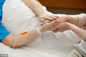 故事：细致照顾植物人丈夫两年，他苏醒后的怪异反应让我察觉不对图片