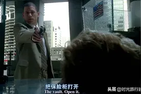 《越狱第一季》（完整超清）第一集：高级工程师抢劫银行只为入狱图片