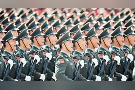 进入一级战备状态，被紧急召回的军人，若是买不到车票该咋办？图片