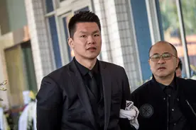 出手了！广东宏远将签王哲林？送4名小将铺路，广东王朝近了图片