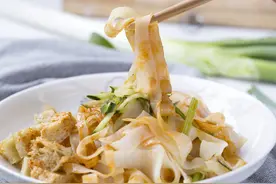 一碗凉皮的营养真相：你吃进去的大概只有热量了……图片