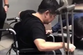 58岁郑智化近照曝光，坐轮椅出行难以起身，身体状态令人担忧图片