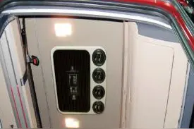 简略版电动汽车压缩机空调工作过程图片