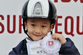 于谦二胎儿子罕曝光？大儿子曾半岁拜师郭德纲，网友：这是郭二宝图片