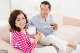 今年60岁退休，25年缴费年限，个人帐户51000元，退休金多少钱？图片