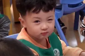 可可爱爱！幼儿园萌娃向老师挑眉抛媚眼图片