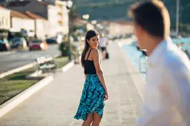 首因效应：你以为的一见钟情，本质就是见色起意，充满了欺骗性图片