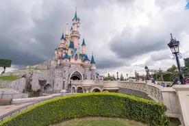 探索上海迪士尼乐园的魔幻之地，最完美的童话世界，孩子的最爱图片