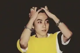 南韩最强富二代爱豆！前总统姑母，女团妈妈，他却变成了搞笑艺人图片