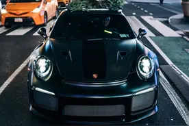 头顶“圣诞树”的“哑光灰”保时捷911 GT2 RS图片