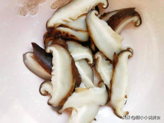 天冷了，家人最爱这道低脂汤，好喝不油腻，热热乎乎的，喝着舒服
