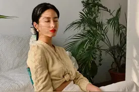头发出不出油没关系，丝巾绑一下想不出圈都难图片