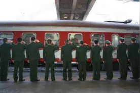 领导干部正常参加“战友聚会”与违规参加“战友会”有何区别？图片