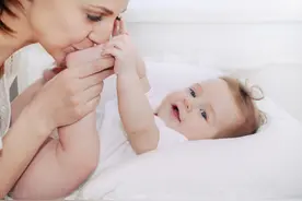 伺侯媳妇坐月子，怎么才能让儿子夹在中间不为难，婆婆好好看看图片