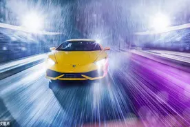 跑步机汽车模型以假乱真，印度摄影师拍出跑车雨中狂飙动感大片图片