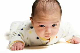 一个月宝宝的行为发育特点，你了解多少？4个基本特征一定要知道图片