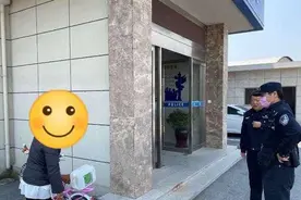 危险！高邮一女子骑儿童自行车上了高速图片