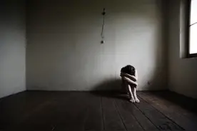 小说：昏倒我被好心邻居救回家，正感激却听杂货间传出丈夫求救声图片
