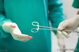 人命关天请外地医生做手术，被索要20000块专家费该给吗？图片