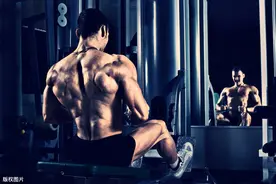 坐姿划船别总跟斜方肌过不去，正确掌握5点教你全面刺激背部肌肉图片