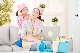 家庭主妇注定被家人嫌弃？为何在家之人总会被人说一天到晚不干活图片