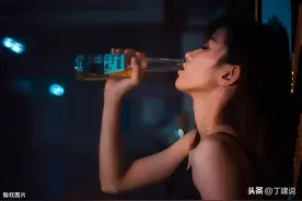 男生不主动找你约会，不主动找你聊天，就是不爱你吗？图片
