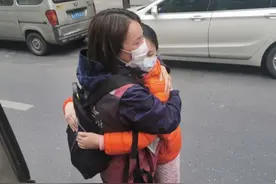 援湖北抗疫护士：“用行动教会女儿勇敢”图片