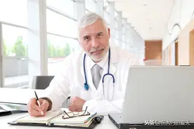 去大医院看病好，还是去小医院看病好？找老大夫，还是小大夫好？图片