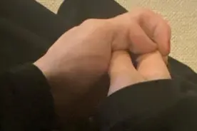 周震南又皮了！七夕晒“牵手照”遭网友多重调侃图片