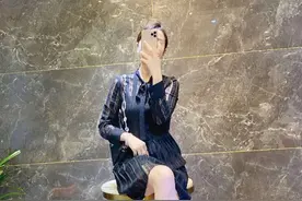 早秋新款，蕾丝压褶，中长款连衣裙图片