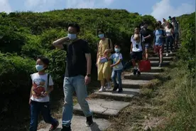 秋季登山装备推荐，新手可看看优衣库和迪卡侬这两个牌子图片