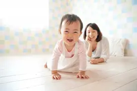 为什么有的孩子10个月就会走路，有的孩子18个月才会走路？图片