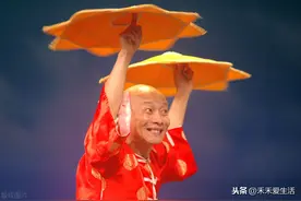 舞台上他把二人转唱的出神入化，生活中却除了媳妇谁也不认识图片