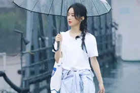 赵丽颖“中餐厅”元气穿搭，太少女了吧图片