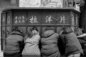 纸绘“西洋镜秀”史：小小纸绘中，也藏着一番别有洞天 | 张小玉图片