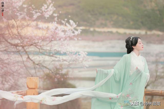 春草绿，离别时。最美飞花令——别