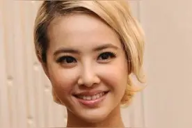 蔡依林真敢穿，一袭红色抹胸连衣裙，凹凸身材展现得淋漓尽致图片