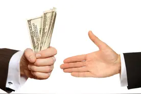 他曾经很辉煌，目前很没落 华强北档口老板失败记图片