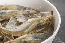 “基围虾”这样做才香！麻辣酥脆！好吃还不腻图片