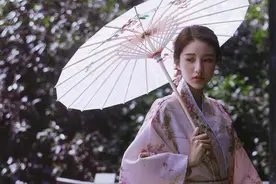 和服少女的情绪日记，细眉舒，薄唇轻翘，眼前人缥缈图片