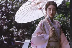 和服少女的情绪日记，细眉舒，薄唇轻翘，眼前人缥缈图片