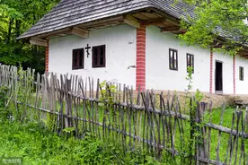 宅基地打了地基算建房了吗？没证建房算违规吗？图片