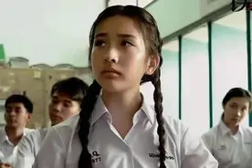 用心良苦！58岁陈冲硬把17岁女儿捧成主演，女儿衣品容貌都不像她图片