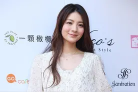 吴亚馨，她美了 让人另眼相看图片