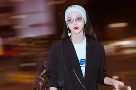 范冰冰时尚品味不减！上松下紧的造型搭配发带，女王气场十足图片