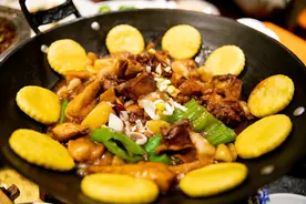 享受美食的同时你需要一个绝佳的搭档，才算享用美食图片