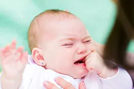 出牙期的宝宝如何护理？父母重点做好这些细节，孩子牙齿好少哭闹图片
