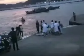 浙江温州一对新人海边拍婚纱照时被浪卷走，新娘及化妆师遇难图片