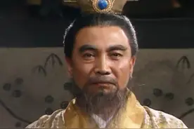 赤壁之战曹操失败原因分析：程昱荀攸提醒曹操防火攻，但没听劝图片
